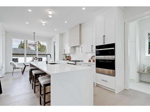 2616 26A Street Sw, Calgary, AB - Indoor Photo Showing Kitchen With Upgraded Kitchen