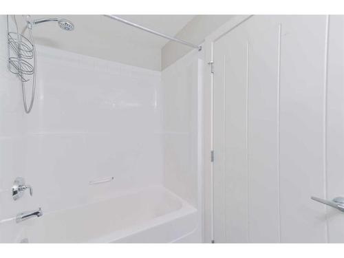 25 Redstone Circle, Calgary, AB - Indoor Photo Showing Bathroom