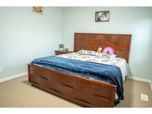 139 Skyview Shores Crescent Ne, Calgary, AB - Indoor Photo Showing Bedroom