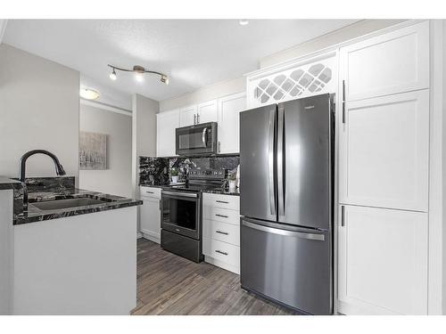 402-823 5 Street Ne, Calgary, AB - Indoor Photo Showing Kitchen With Stainless Steel Kitchen