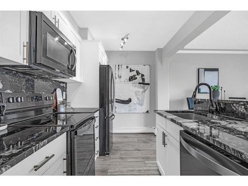 402-823 5 Street Ne, Calgary, AB - Indoor Photo Showing Kitchen With Upgraded Kitchen