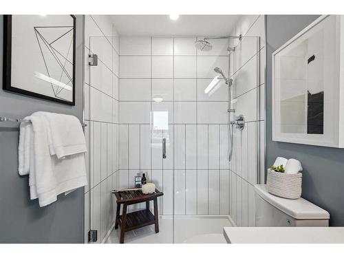 112 Dieppe Link Sw, Calgary, AB - Indoor Photo Showing Bathroom