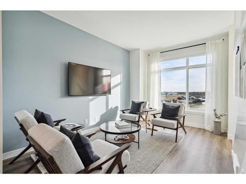 112 Dieppe Link Sw, Calgary, AB - Indoor Photo Showing Living Room