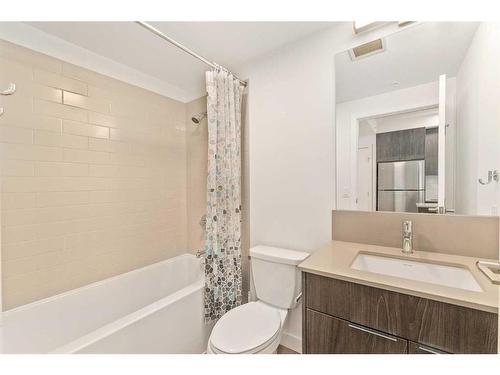 712-123 4 Street Ne, Calgary, AB - Indoor Photo Showing Bathroom