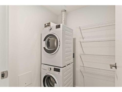 712-123 4 Street Ne, Calgary, AB - Indoor Photo Showing Laundry Room