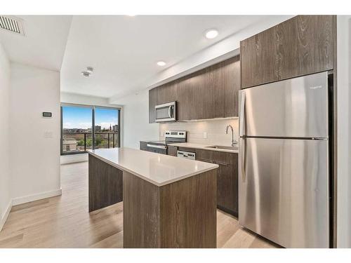 712-123 4 Street Ne, Calgary, AB - Indoor Photo Showing Kitchen With Stainless Steel Kitchen With Upgraded Kitchen