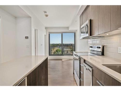 712-123 4 Street Ne, Calgary, AB - Indoor Photo Showing Kitchen