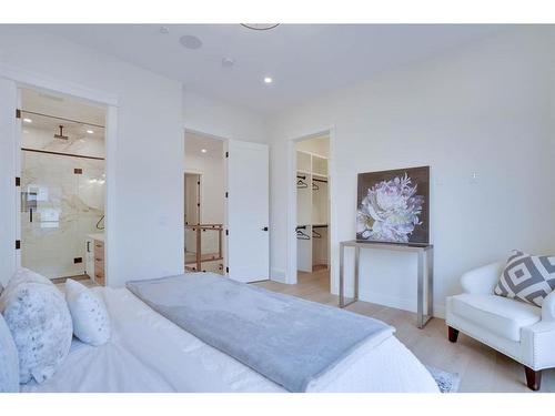 2316 9 Avenue Nw, Calgary, AB - Indoor Photo Showing Bedroom