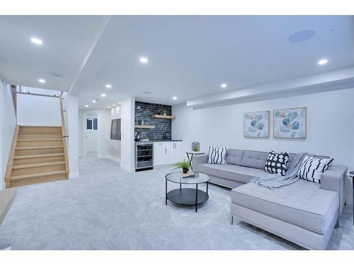 2316 9 Avenue Nw, Calgary, AB - Indoor Photo Showing Living Room