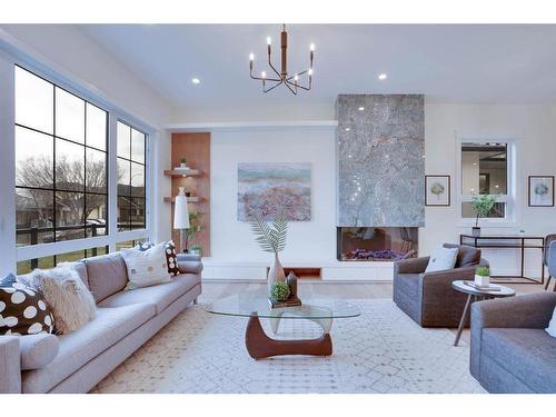 2316 9 Avenue Nw, Calgary, AB - Indoor Photo Showing Living Room