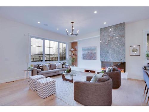 2316 9 Avenue Nw, Calgary, AB - Indoor Photo Showing Living Room