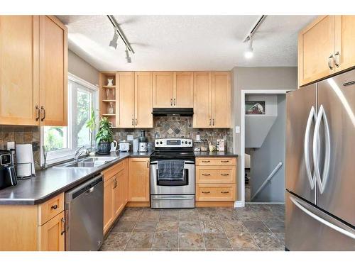 803 Seymour Avenue Sw, Calgary, AB - Indoor Photo Showing Kitchen