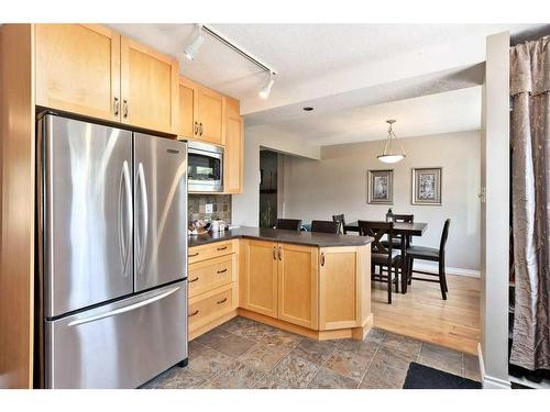 803 Seymour Avenue Sw, Calgary, AB - Indoor Photo Showing Kitchen