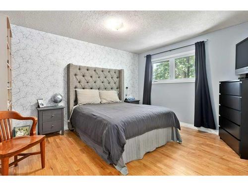 803 Seymour Avenue Sw, Calgary, AB - Indoor Photo Showing Bedroom
