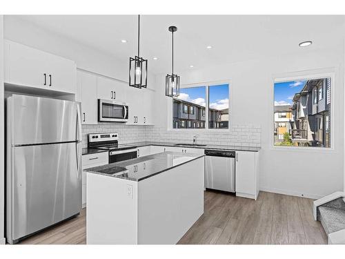 204 Corner Glen Circle Ne, Calgary, AB - Indoor Photo Showing Kitchen With Upgraded Kitchen