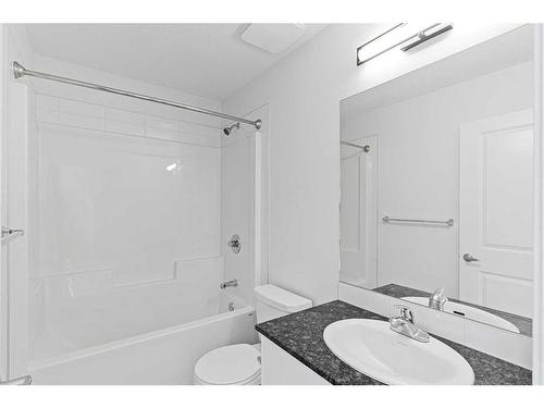 204 Corner Glen Circle Ne, Calgary, AB - Indoor Photo Showing Bathroom