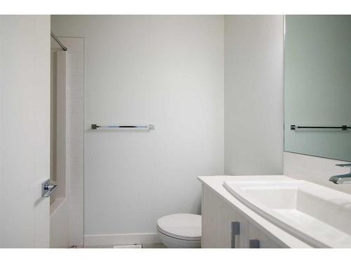 14213 1 Street Nw, Calgary, AB - Indoor Photo Showing Bathroom