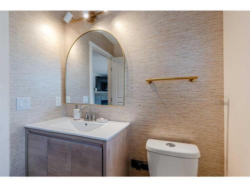 72 Crystal Shores Cove, Okotoks, AB - Indoor Photo Showing Bathroom