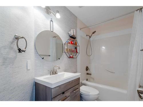 72 Crystal Shores Cove, Okotoks, AB - Indoor Photo Showing Bathroom