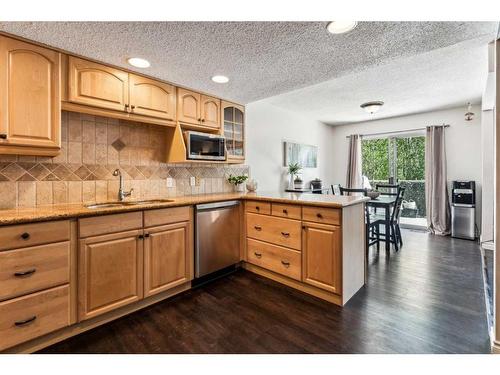 18-5810 Patina Drive Sw, Calgary, AB - Indoor Photo Showing Kitchen