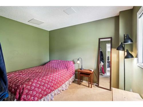18-5810 Patina Drive Sw, Calgary, AB - Indoor Photo Showing Bedroom