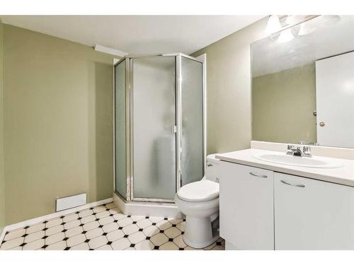 18-5810 Patina Drive Sw, Calgary, AB - Indoor Photo Showing Bathroom