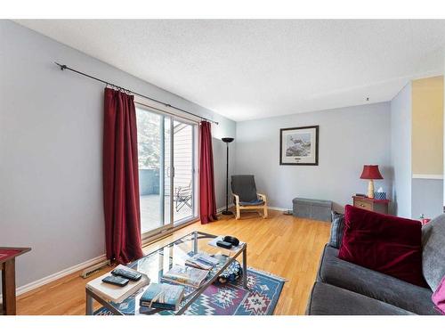 41-6100 4 Avenue Ne, Calgary, AB - Indoor Photo Showing Other Room