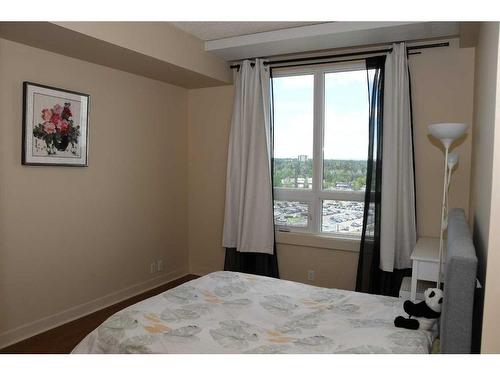 1217-8710 Horton Road Sw, Calgary, AB - Indoor Photo Showing Bedroom