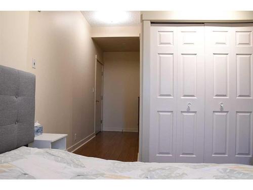 1217-8710 Horton Road Sw, Calgary, AB - Indoor Photo Showing Bedroom