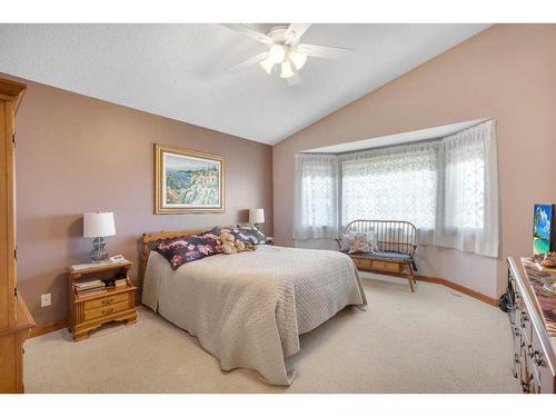 267 Hampstead Way Nw, Calgary, AB - Indoor Photo Showing Bedroom