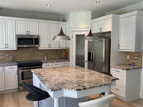230 Royal Birch Mews, Calgary, AB - Indoor Photo Showing Kitchen With Upgraded Kitchen