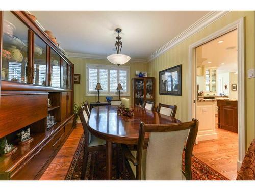 6948 Livingstone Drive Sw, Calgary, AB - Indoor Photo Showing Dining Room