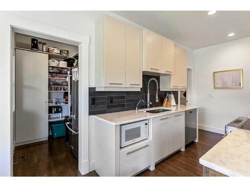 270 Discovery Ridge Way Sw, Calgary, AB - Indoor Photo Showing Kitchen