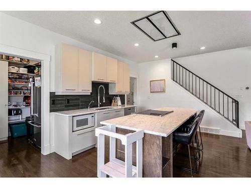 270 Discovery Ridge Way Sw, Calgary, AB - Indoor Photo Showing Kitchen