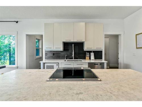 270 Discovery Ridge Way Sw, Calgary, AB - Indoor Photo Showing Kitchen