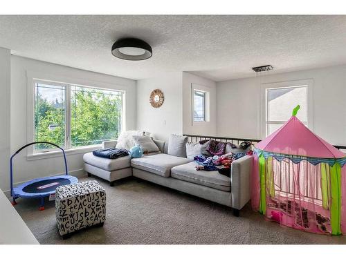 270 Discovery Ridge Way Sw, Calgary, AB - Indoor Photo Showing Living Room