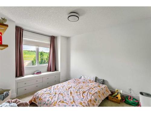 270 Discovery Ridge Way Sw, Calgary, AB - Indoor Photo Showing Bedroom