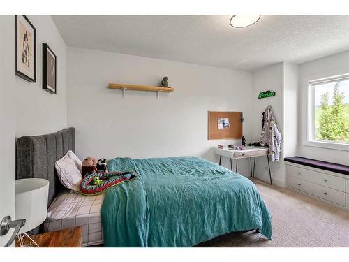270 Discovery Ridge Way Sw, Calgary, AB - Indoor Photo Showing Bedroom
