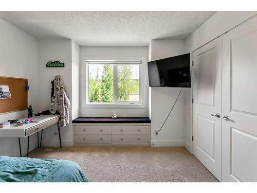 270 Discovery Ridge Way Sw, Calgary, AB - Indoor Photo Showing Bedroom