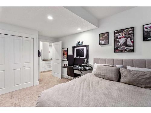 270 Discovery Ridge Way Sw, Calgary, AB - Indoor Photo Showing Bedroom