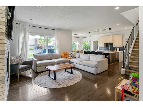 270 Discovery Ridge Way Sw, Calgary, AB - Indoor Photo Showing Living Room