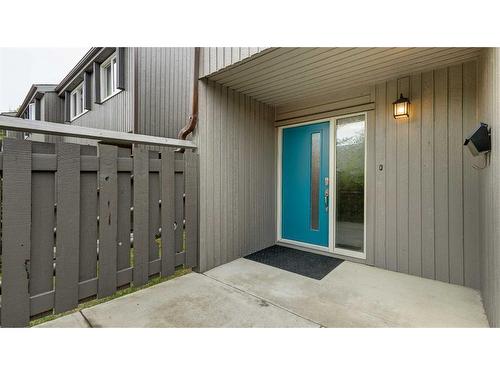 35-2225 Oakmoor Drive Sw, Calgary, AB - Outdoor With Exterior
