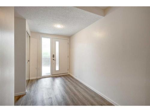 35-2225 Oakmoor Drive Sw, Calgary, AB - Indoor Photo Showing Other Room