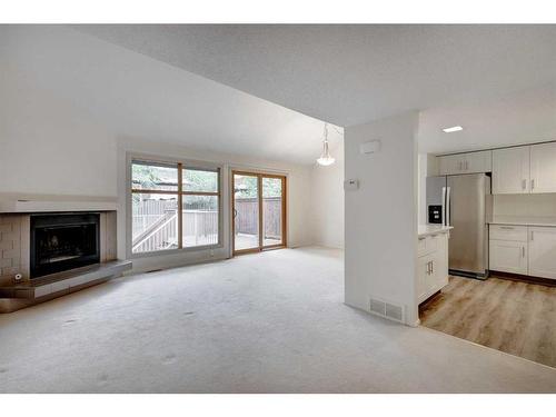 35-2225 Oakmoor Drive Sw, Calgary, AB - Indoor With Fireplace