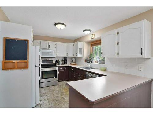 1006 2 Street Ne, Sundre, AB - Indoor Photo Showing Kitchen With Double Sink