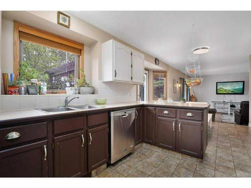 1006 2 Street Ne, Sundre, AB - Indoor Photo Showing Kitchen With Double Sink