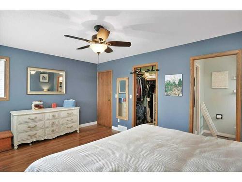 1006 2 Street Ne, Sundre, AB - Indoor Photo Showing Bedroom