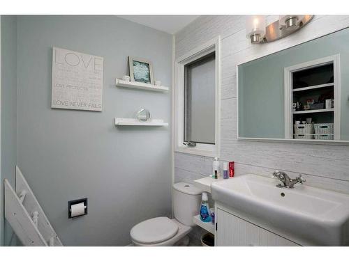 1006 2 Street Ne, Sundre, AB - Indoor Photo Showing Bathroom