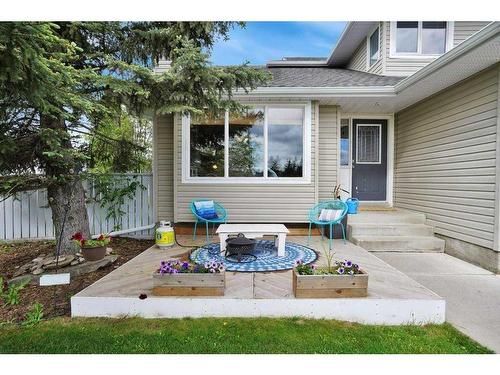 1006 2 Street Ne, Sundre, AB - Outdoor