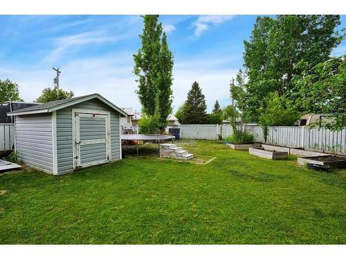 1006 2 Street Ne, Sundre, AB - Outdoor